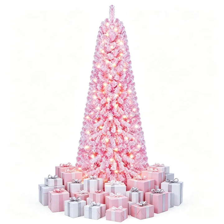 Fyllig rosa snöig julgran med ljus