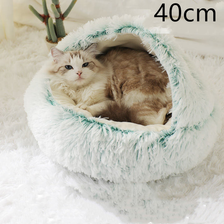 Katt i rund plyschbädd med huva