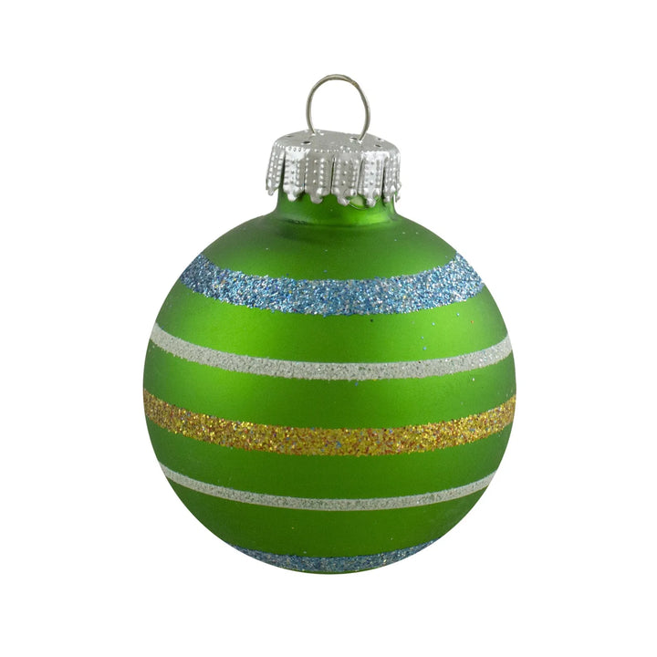 Tio färgglada julgranskulor i glas