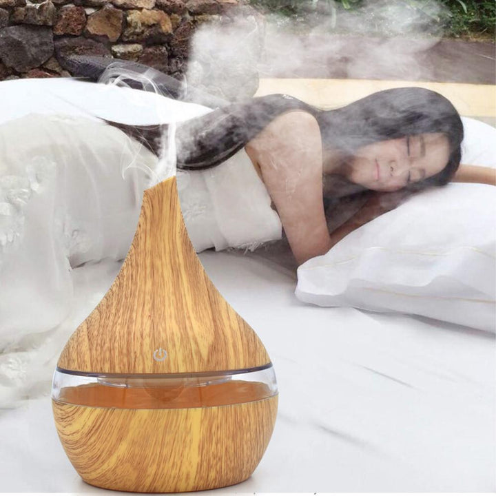 Aromdiffuser med LED-ljus i träådring – för eteriska oljor