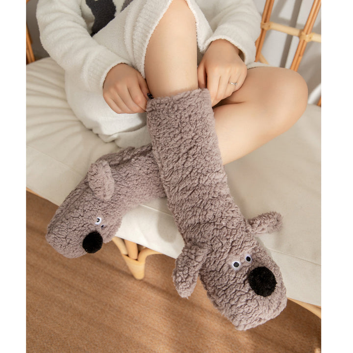 Fluffiga sockor med hundansikte i beige