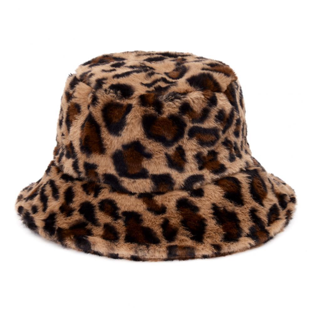 Fluffig buckethatt i fuskpäls med leopardmönster