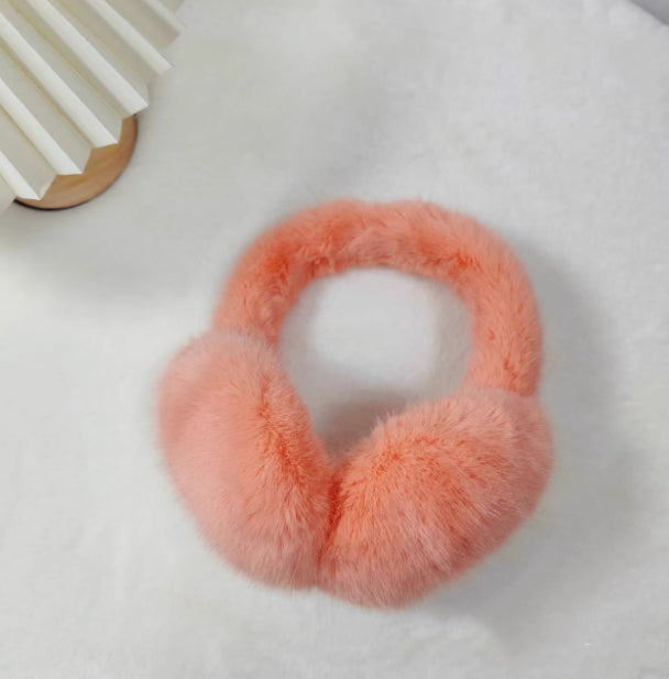 Fluffiga öronmuffar i rosa fuskpäls