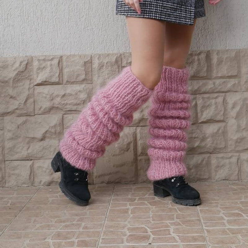Grovstickade benvärmare i rosa över boots