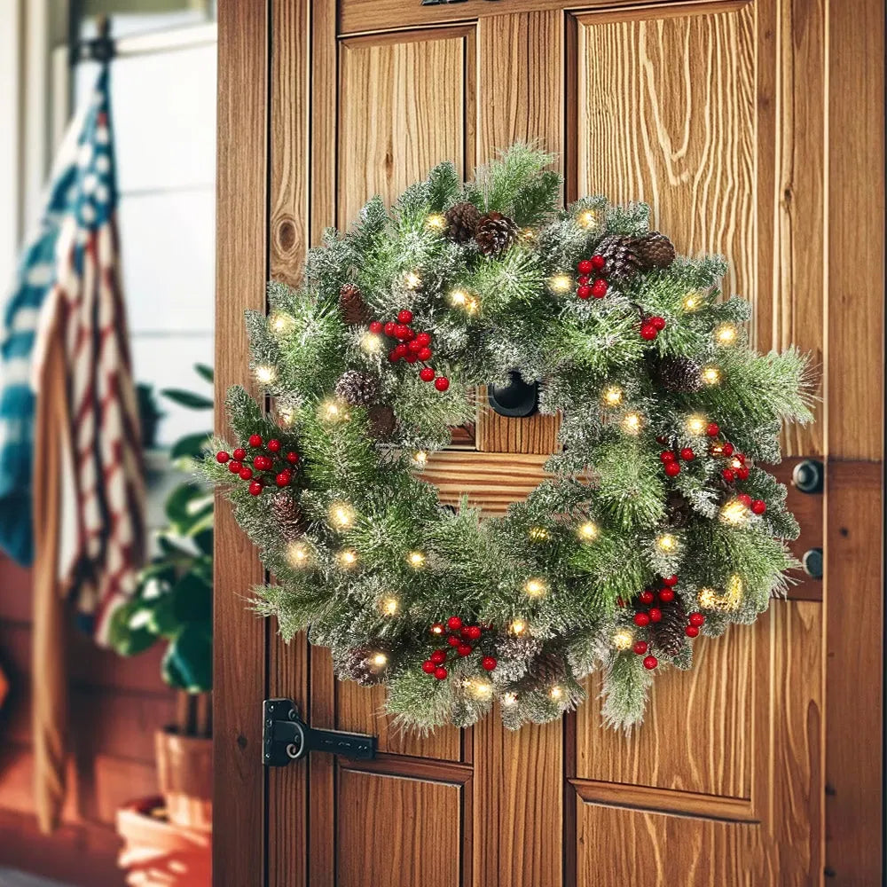 Upplyst julkrans med kottar och bär