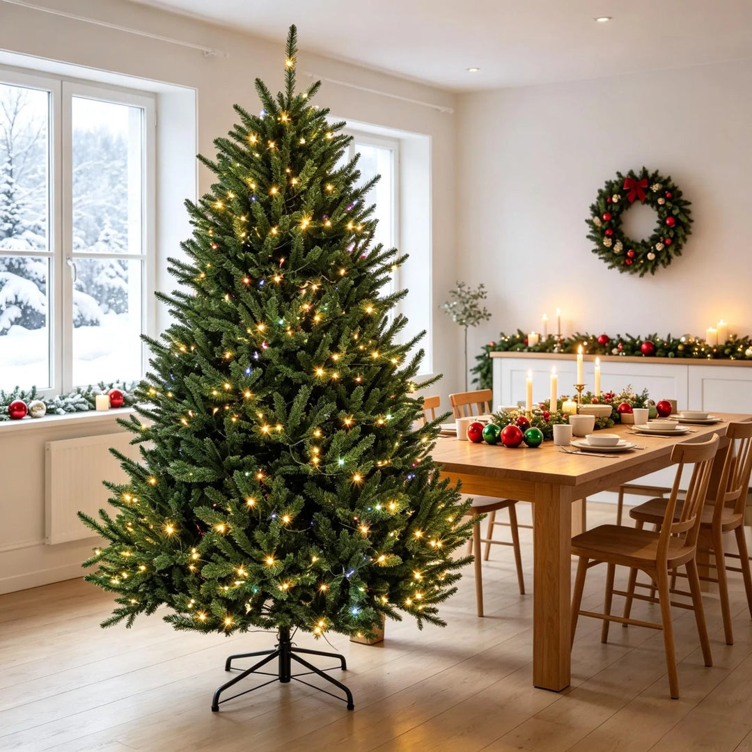 Fyllig grön julgran med fotpedal