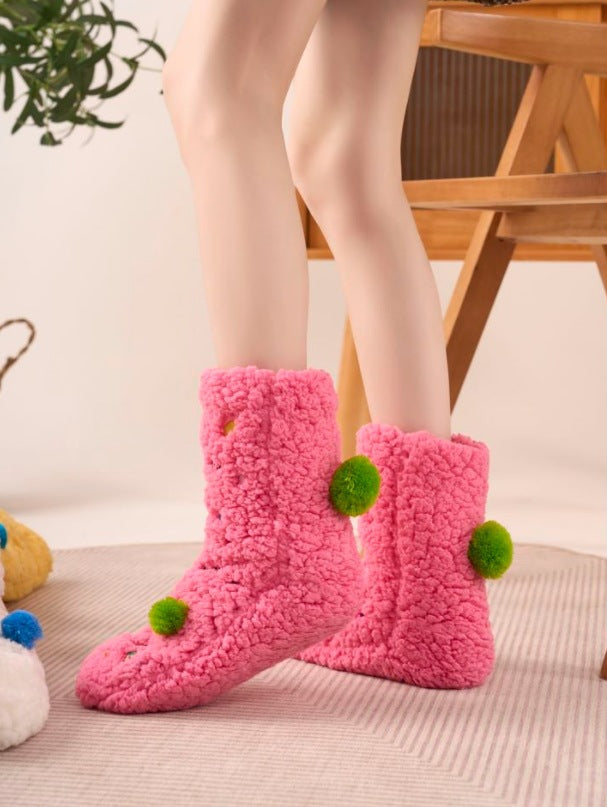 Fluffiga sockor med broderat ansikte i gult