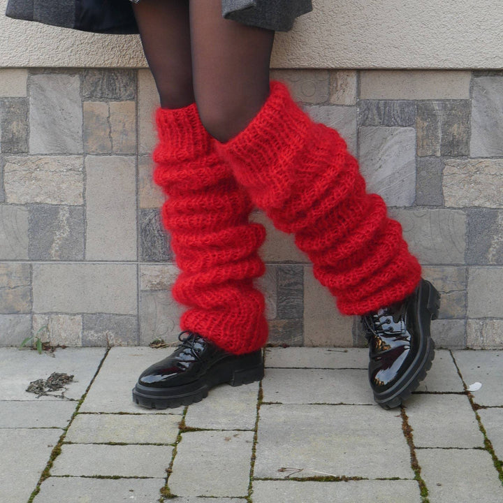 Grovstickade benvärmare i rosa över boots