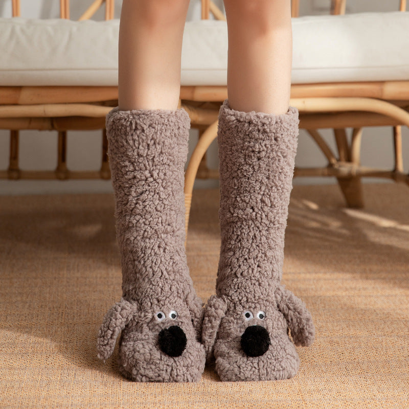 Fluffiga sockor med hundansikte i beige