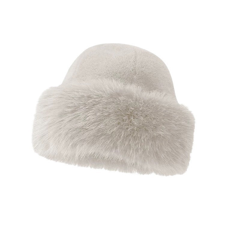 Fluffig beige fuskpälsmössa med rullad kant