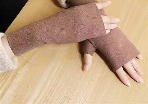 Värmekällan Fingerlösa vantar med tumhål i mjuk stickning