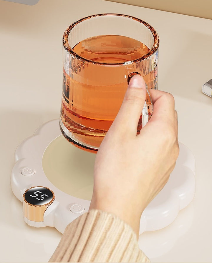 Blomformad muggvärmare med kaffemugg