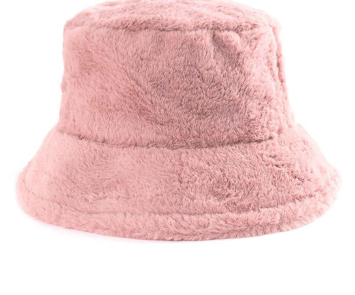 Värmekällan Fluffig buckethatt i fuskpäls med justerbar passform