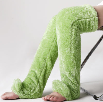 Värmekällan Lurviga overknee-sockor som värmer fot, vad och knä