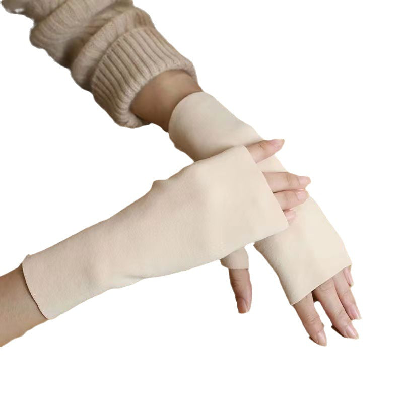 Gammelrosa fingerlösa stickade vantar