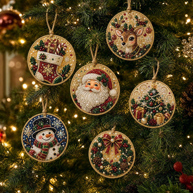 Runda julkulor i trä med diamantmålning