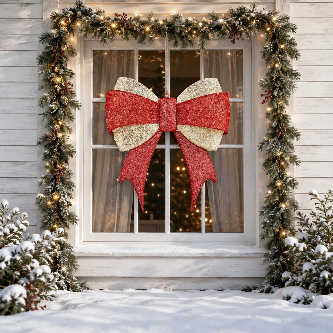 Stor belyst julrosett i rött och guld