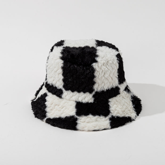 Värmekällan Schackrutig buckethatt i fluffig teddyplysch