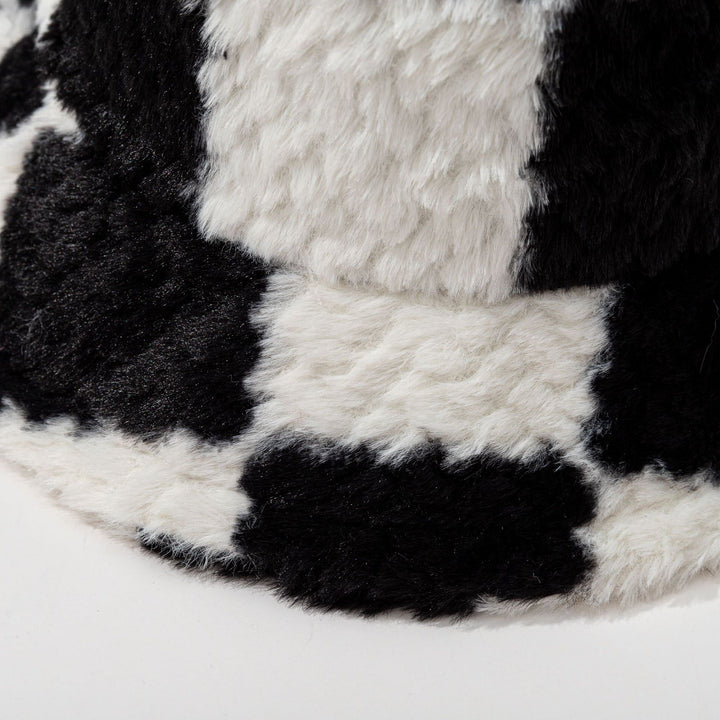 Schackrutig buckethatt i brun teddyplysch
