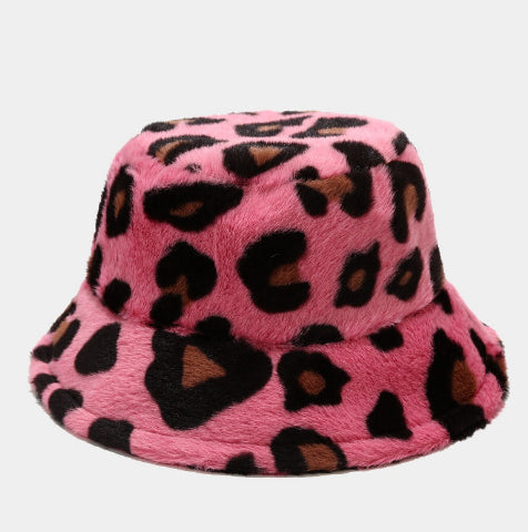 Värmekällan Fluffig buckethatt i fuskpäls med justerbar passform