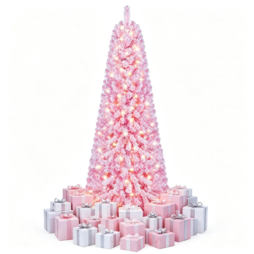 Fyllig rosa snöig julgran med ljus