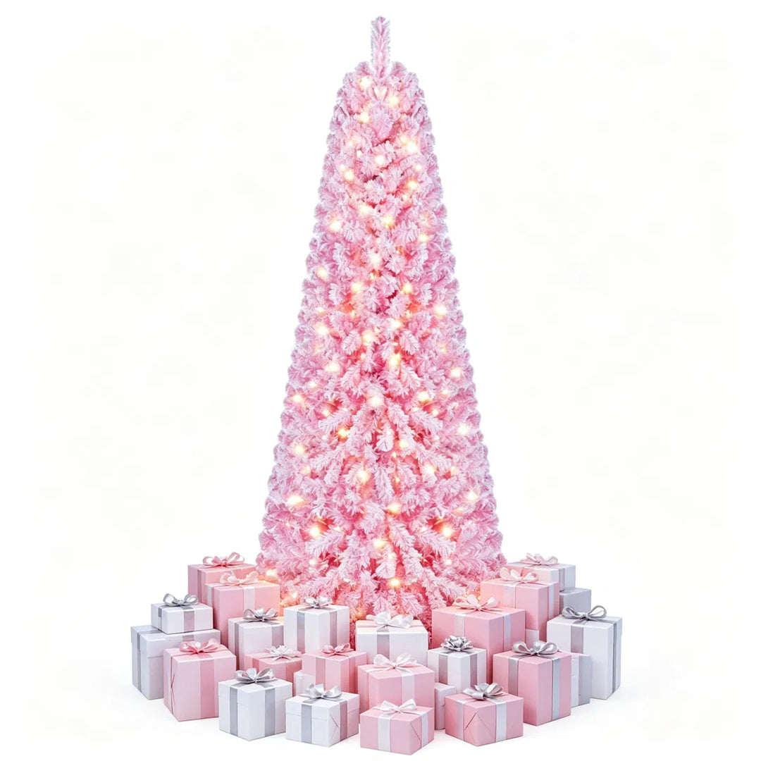 Fyllig rosa snöig julgran med ljus