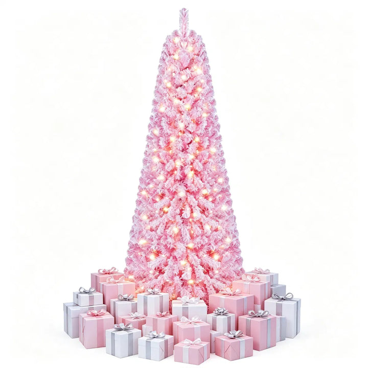 Fyllig rosa snöig julgran med ljus