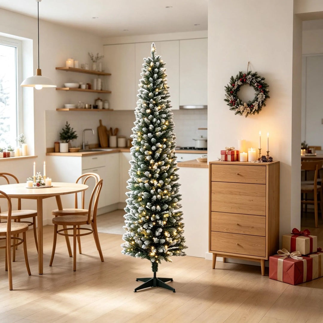 Smal frostig julgran med fjärrkontroll