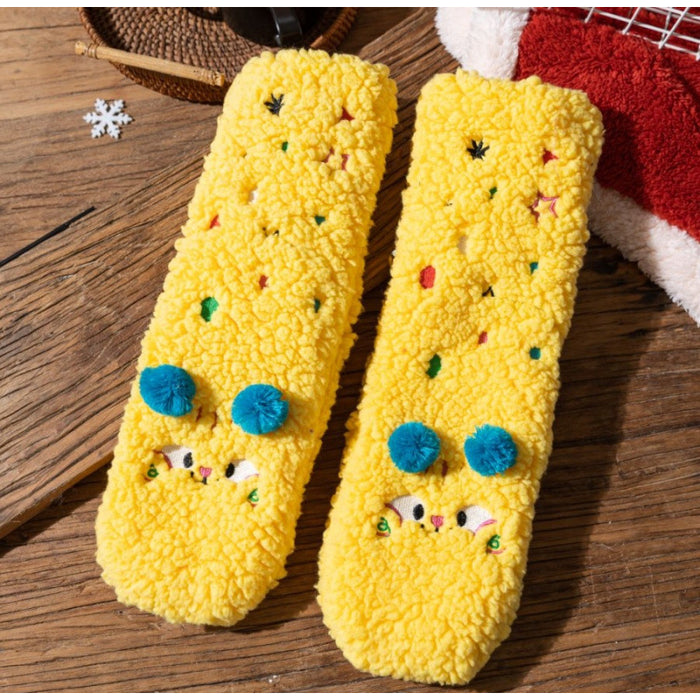 Värmekällan Fluffiga sockor med broderade ansikten och pompoms