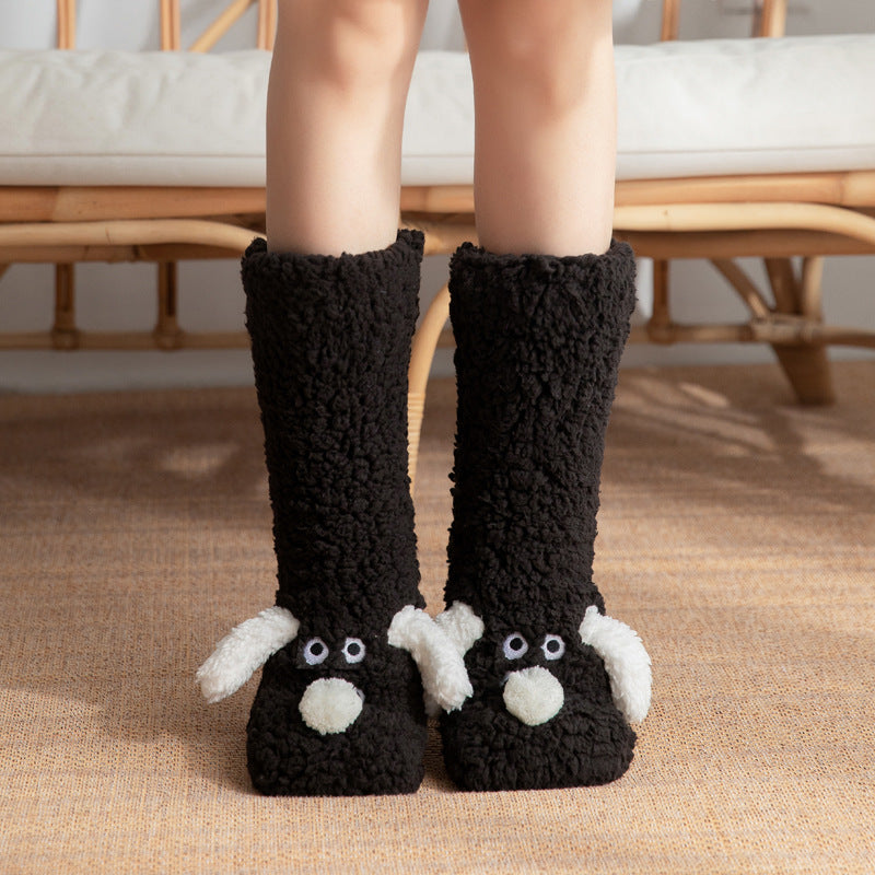 Fluffiga sockor med hundansikte i beige