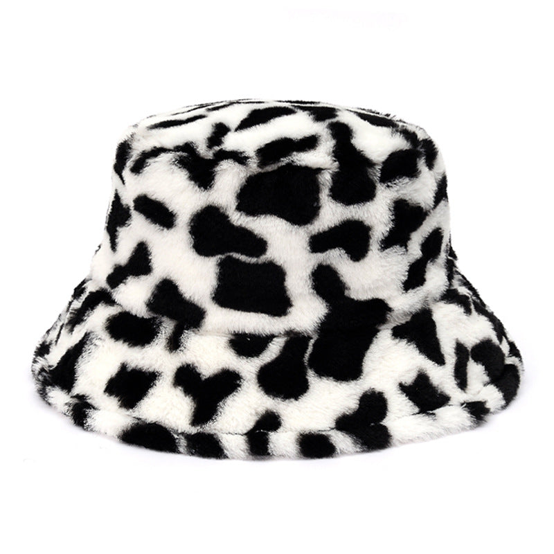 Fluffig buckethatt i fuskpäls med leopardmönster